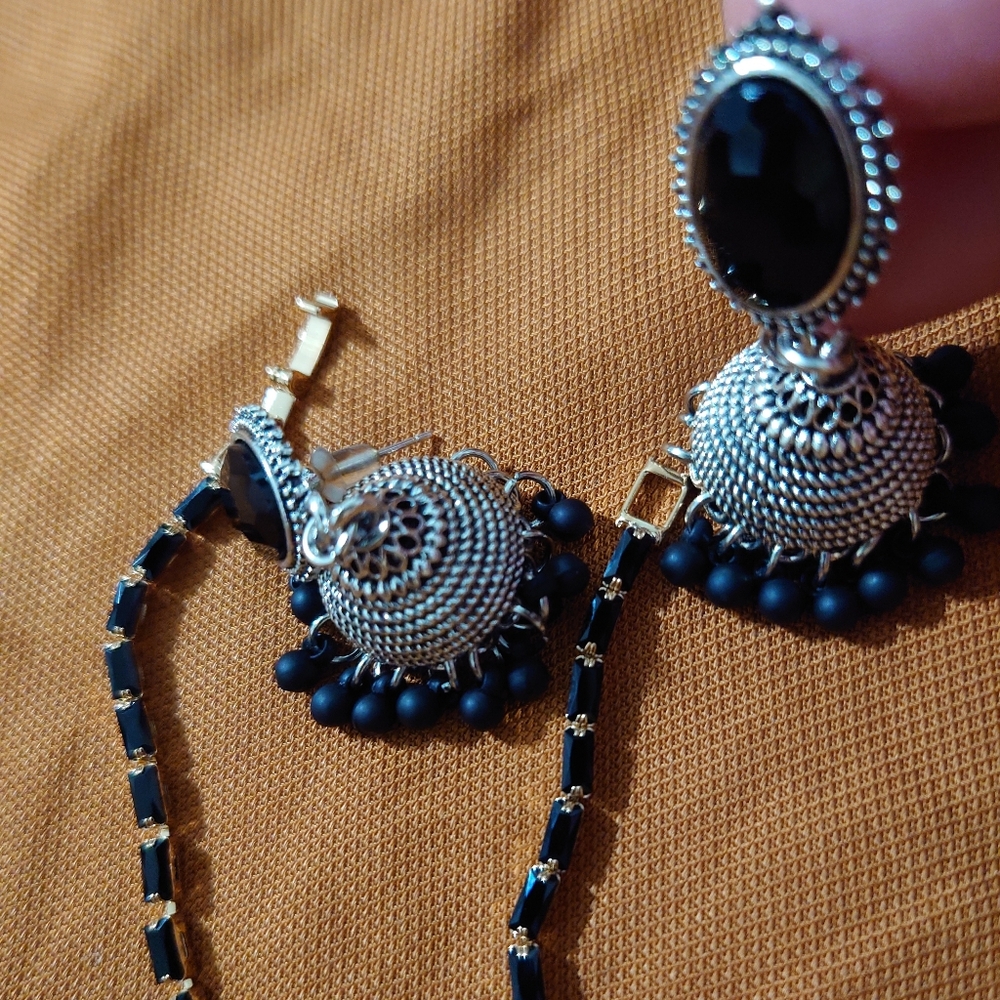 Stunning Combination Of Black & Silver Earrings With Matching Bracelet - Picture 3 of 5